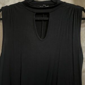 JENNIFER LOPEZ SLEEVELESS BLOUSE